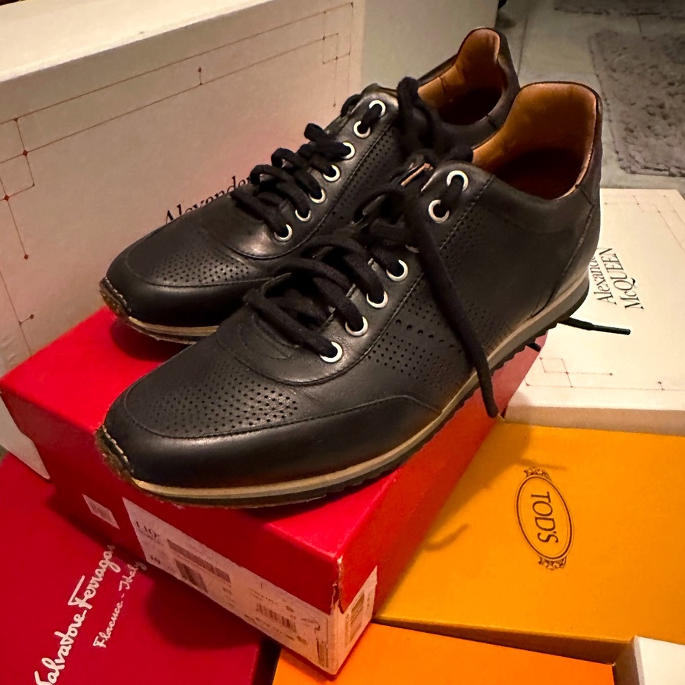 Magnani black. Mens, sport shoes.